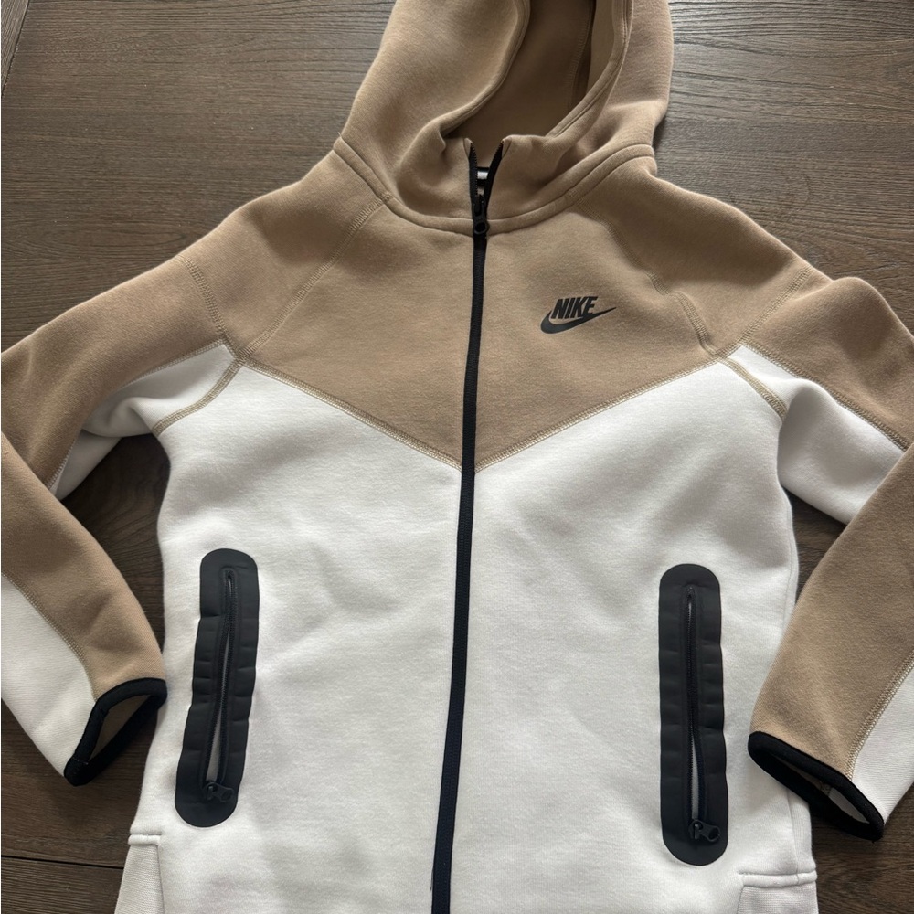 Nike hoodie with zipper